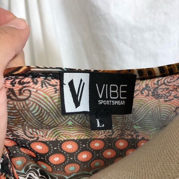 VIBE Sportswear Coverup - Picture 2 of 3